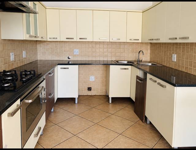 3 BEDROOM TOWNHOUSE FOR SALE IN VANDERBIJLPARK SE 2